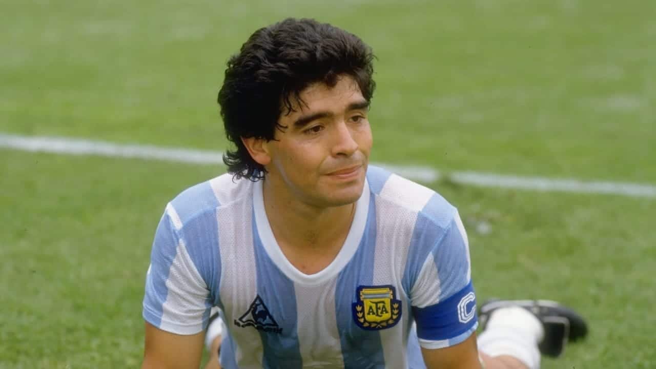 आखिर ऐसा क्या हुआ जिससे Diego Maradona God Of Football के नाम से जानेगए देखिए